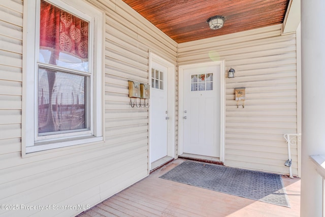 entrance to property featuring a porch