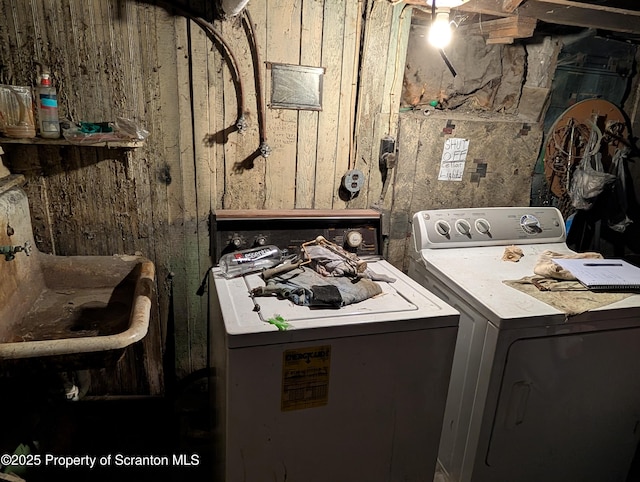 430 14th Ave, Scranton, PA 18504 - laundry room featuring separate washer and dryer