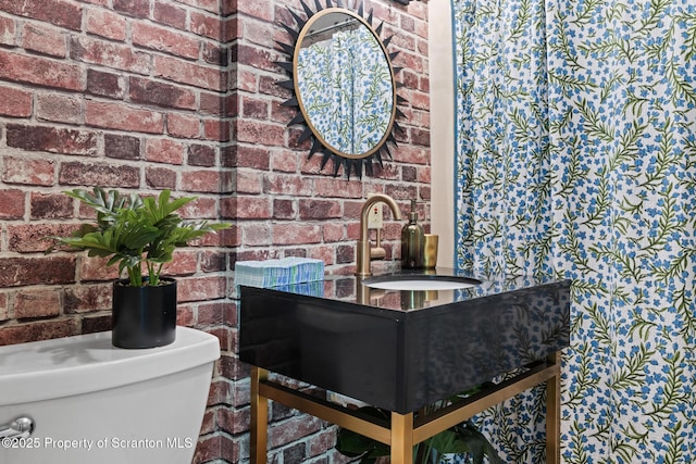 805 E Mountain Rd, Scranton, PA 18505 - detailed view of a sink and toilet