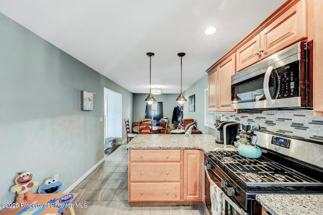 kitchen with stainless steel appliances, a peninsula, decorative backsplash, and light brown cabinets