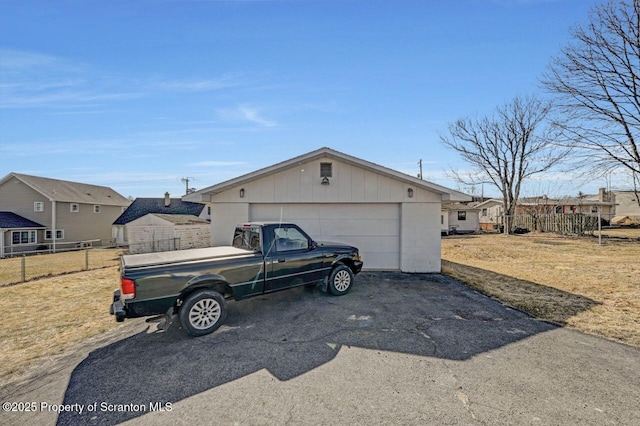 view of front facade with fence, a garage, and driveway