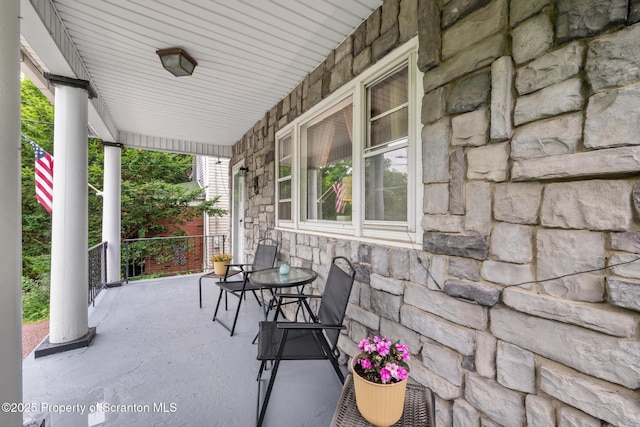 2211 Myrtle St, Scranton, PA 18510 - view of porch