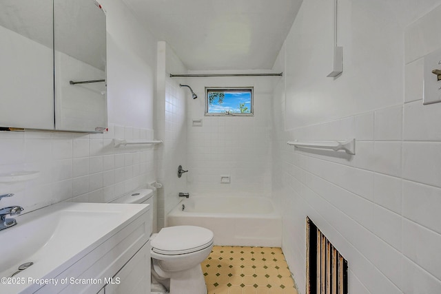 826 Moltke Ave, Scranton, PA 18505 - bathroom featuring tile walls, shower / washtub combination, and vanity