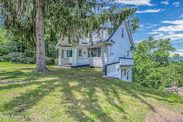 826 Moltke Ave, Scranton, PA 18505 - view of front of property featuring a front lawn and a porch