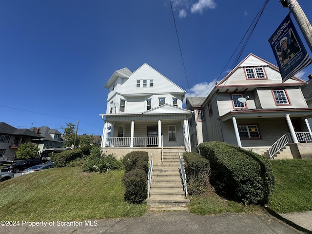 view of front facade featuring a front yard and a porch