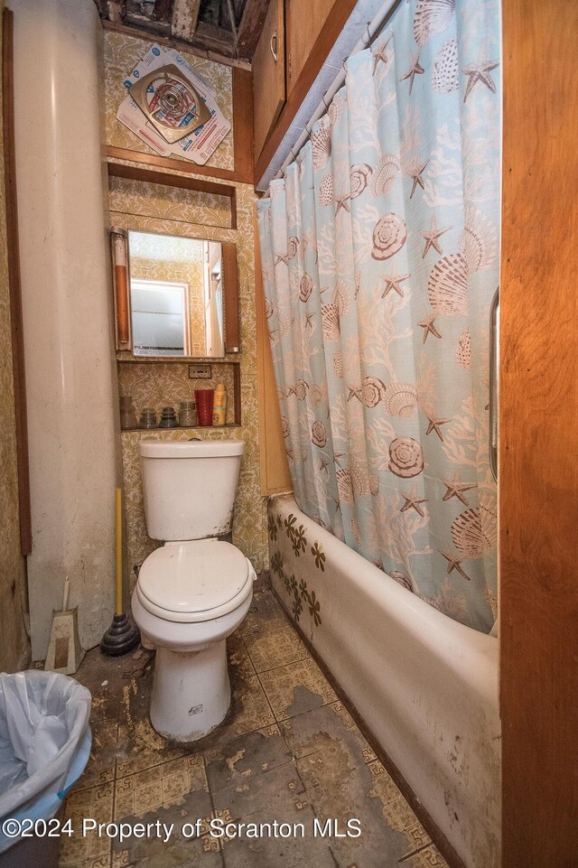 bathroom with toilet and shower / tub combo