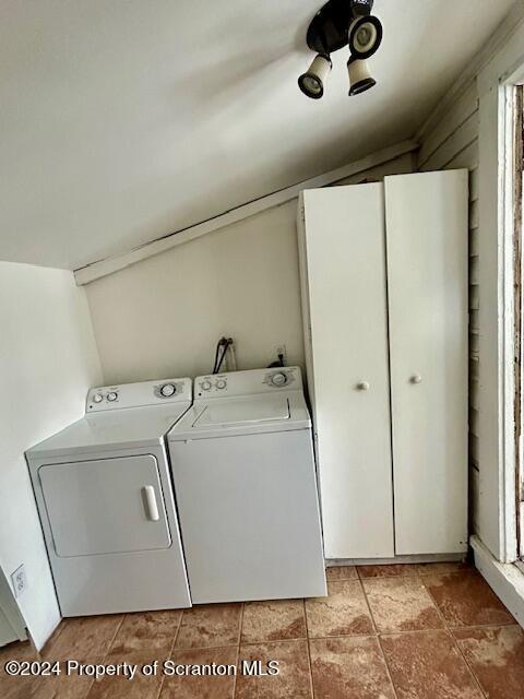 laundry room with independent washer and dryer