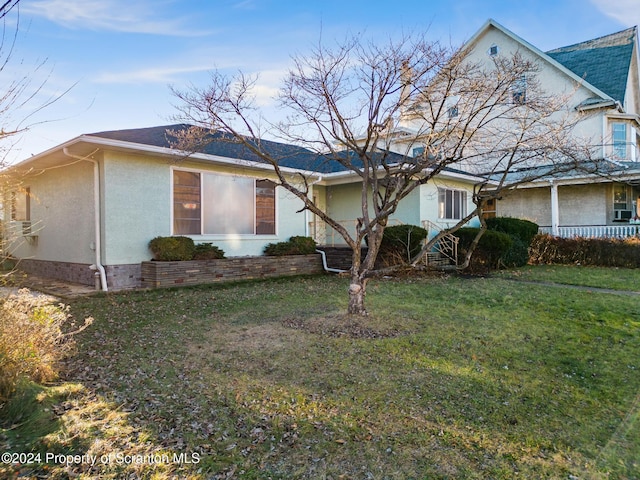 view of front of property with a front lawn