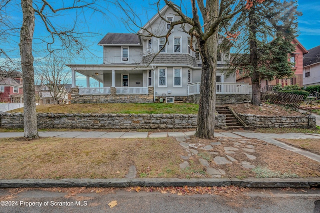 view of front of house with a front lawn and covered porch