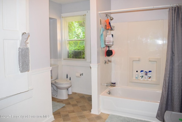 616 Delaware St, Scranton, PA 18509 - bathroom featuring toilet and shower / tub combo with curtain