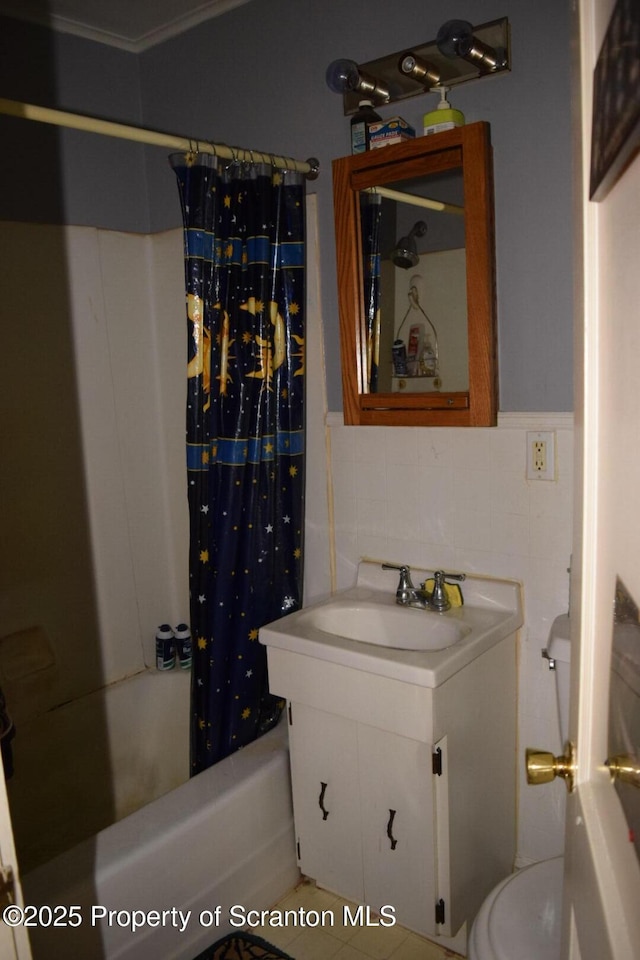 616 Delaware St, Scranton, PA 18509 - bathroom with vanity, tile walls, shower / tub combo, crown molding, and a wainscoted wall