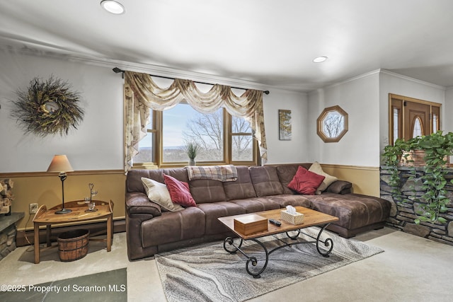 living room featuring carpet floors, recessed lighting, a baseboard radiator, and crown molding