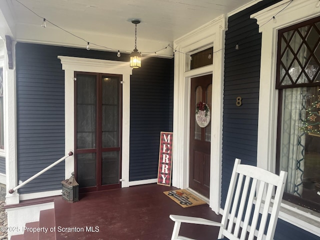 property entrance with covered porch