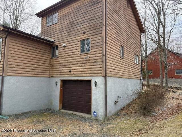 166 Tanglewod Dr, Greentown, PA 18426 - view of side of home featuring a garage