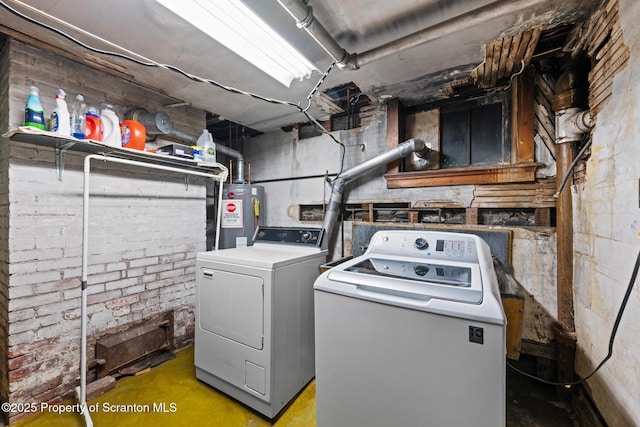 1012 Sunset St, Scranton, PA 18509 - laundry room featuring water heater and washing machine and clothes dryer