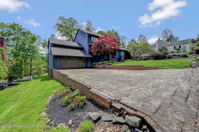 993 Oakmont Rd, Clarks Summit, PA 18411 - view of front of property featuring a front lawn, a garage, and driveway