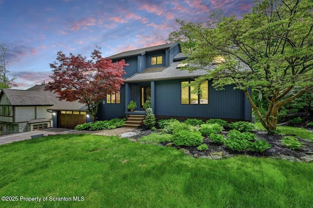 993 Oakmont Rd, Clarks Summit, PA 18411 - view of front of home featuring a yard, a garage, and driveway
