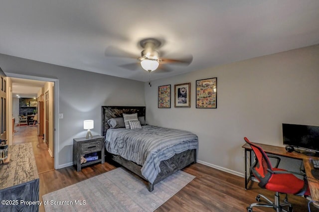 993 Oakmont Rd, Clarks Summit, PA 18411 - bedroom featuring wood finished floors, baseboards, an office area, and a ceiling fan