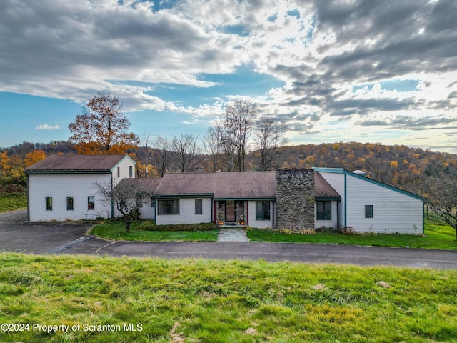 ranch-style home with a front lawn