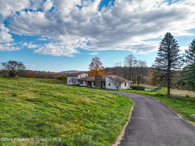 view of front of house featuring a front lawn