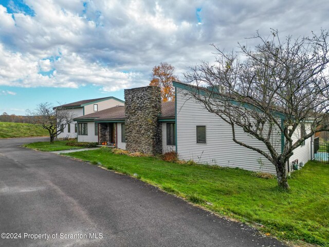 view of front of home with a front lawn