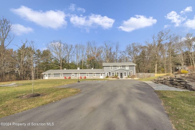 view of front of property with a front yard