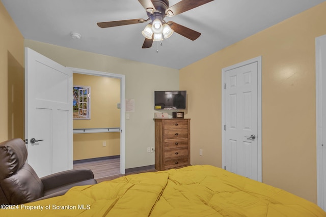 bedroom featuring ceiling fan