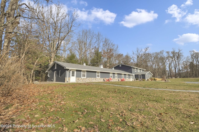 ranch-style home with a front lawn