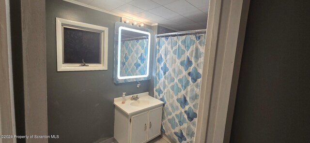 bathroom featuring curtained shower, crown molding, and vanity