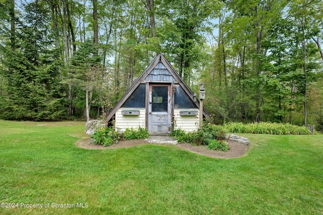 view of outbuilding featuring a yard