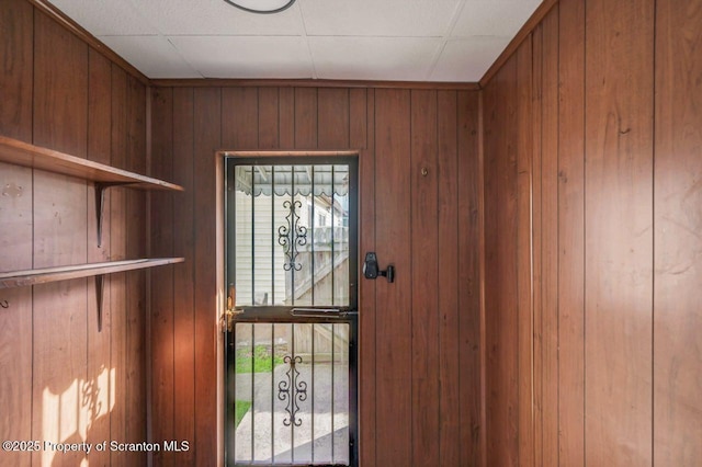 446 10th Ave, Scranton, PA 18504 - detailed view of wood walls