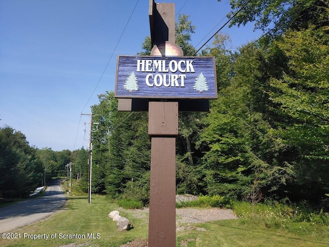 Listing photo 2 for 119 Hemlock Cir, Gouldsboro PA 18424