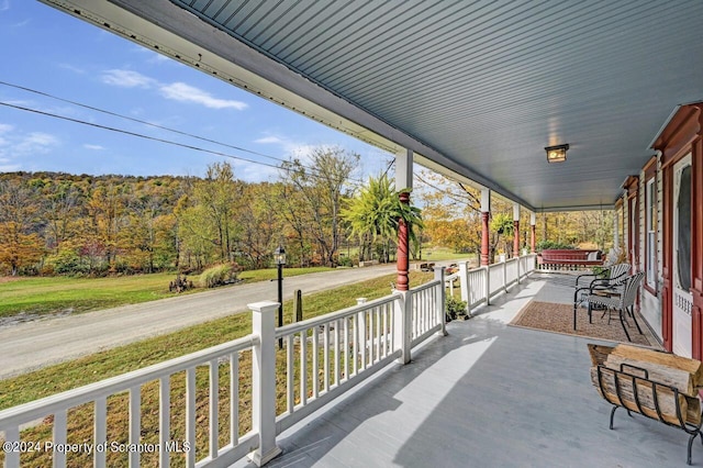 view of patio / terrace with covered porch