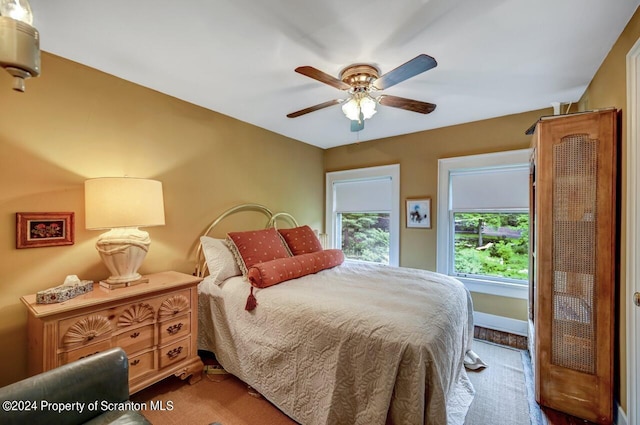 bedroom featuring ceiling fan