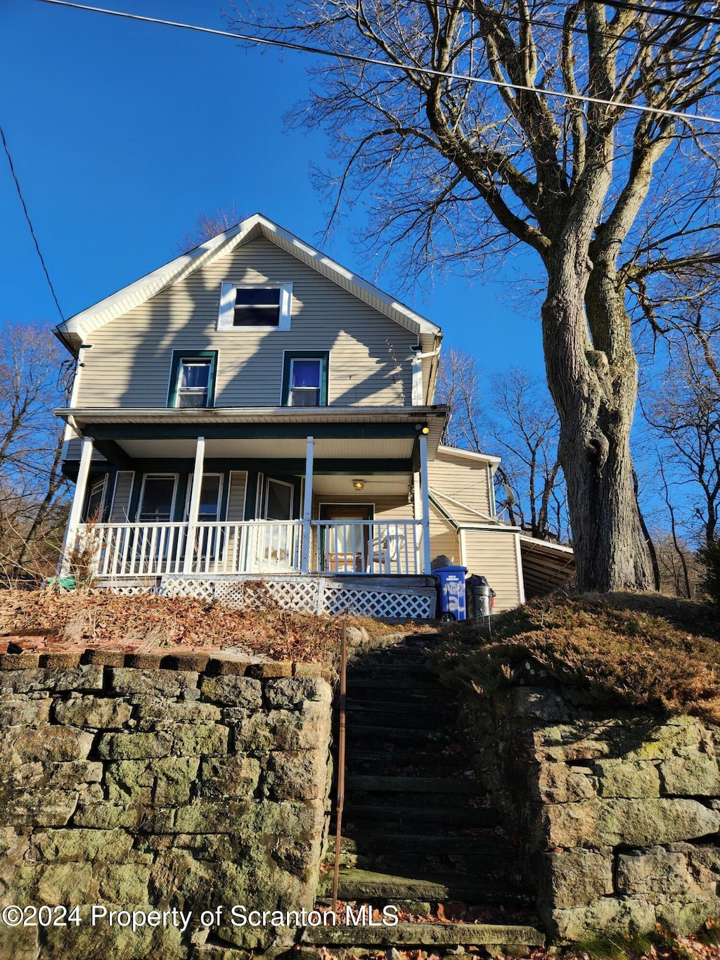 view of front of house featuring a porch