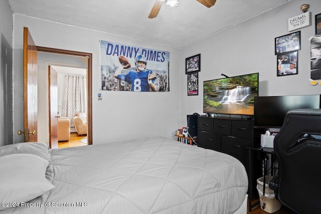 bedroom featuring ceiling fan