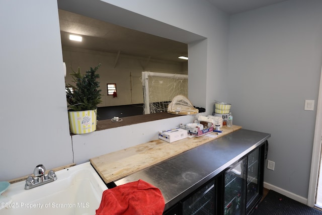 bathroom featuring a sink and baseboards