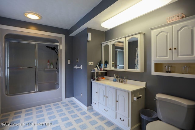 full bathroom featuring baseboards, bath / shower combo with glass door, toilet, tile patterned floors, and vanity