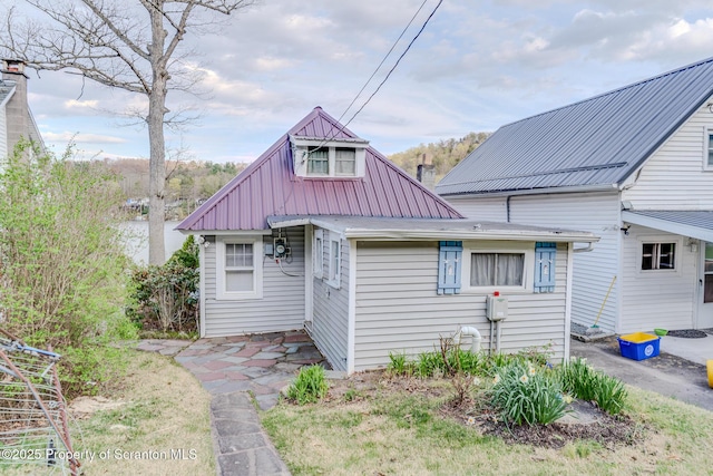 446 Lake Rd, Nicholson, PA 18446 - bungalow-style home featuring metal roof
