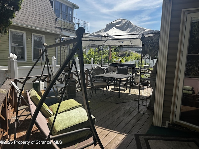 215 S Hyde Park Ave, Scranton, PA 18504 - wooden terrace featuring outdoor dining space