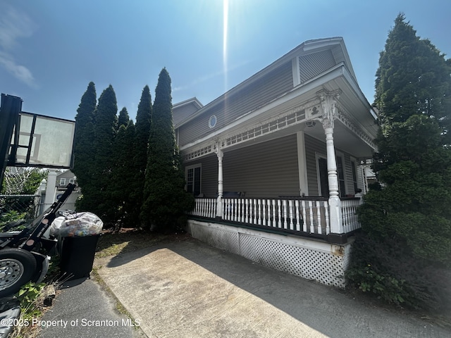 215 S Hyde Park Ave, Scranton, PA 18504 - view of side of property featuring a porch