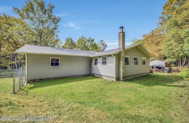 back of house featuring a lawn