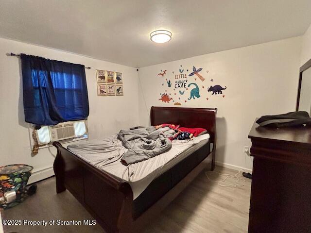 286 Meridian Ave, Scranton, PA 18504 - bedroom with wood finished floors and baseboards