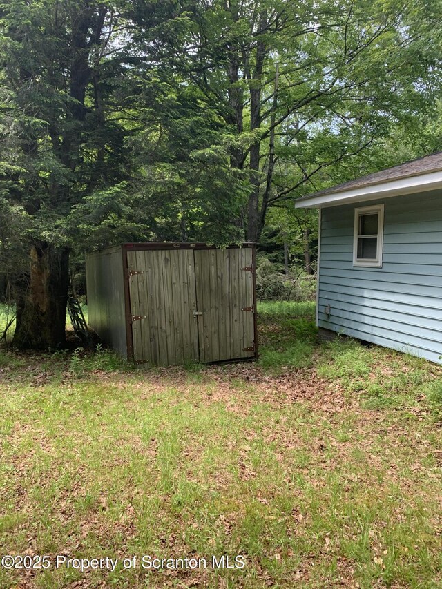2385 Blewett Rd, Union Dale, PA 18470 - view of grassy yard with a shed