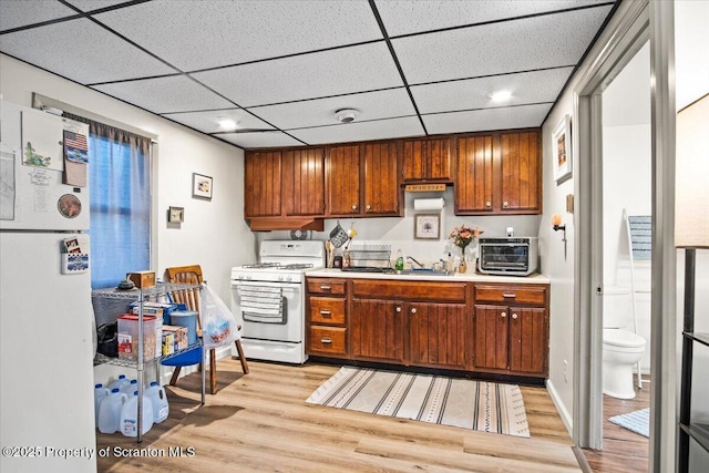 180 E Shore Dr, Dingmans Ferry, PA 18328 - kitchen with light countertops, white appliances, light wood-style floors, a drop ceiling, and a toaster