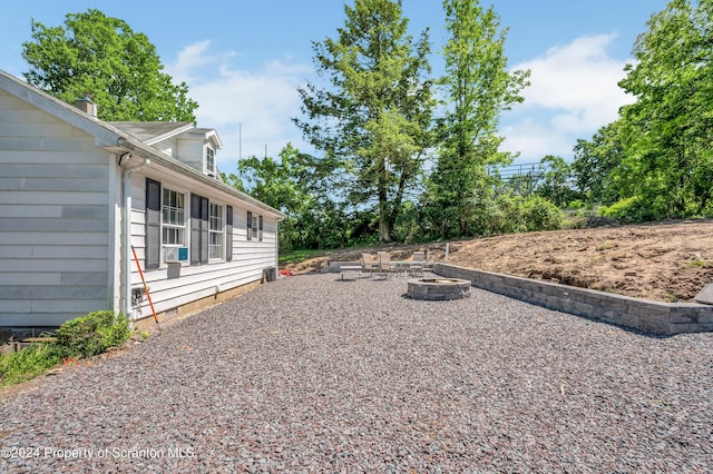 view of yard featuring an outdoor fire pit