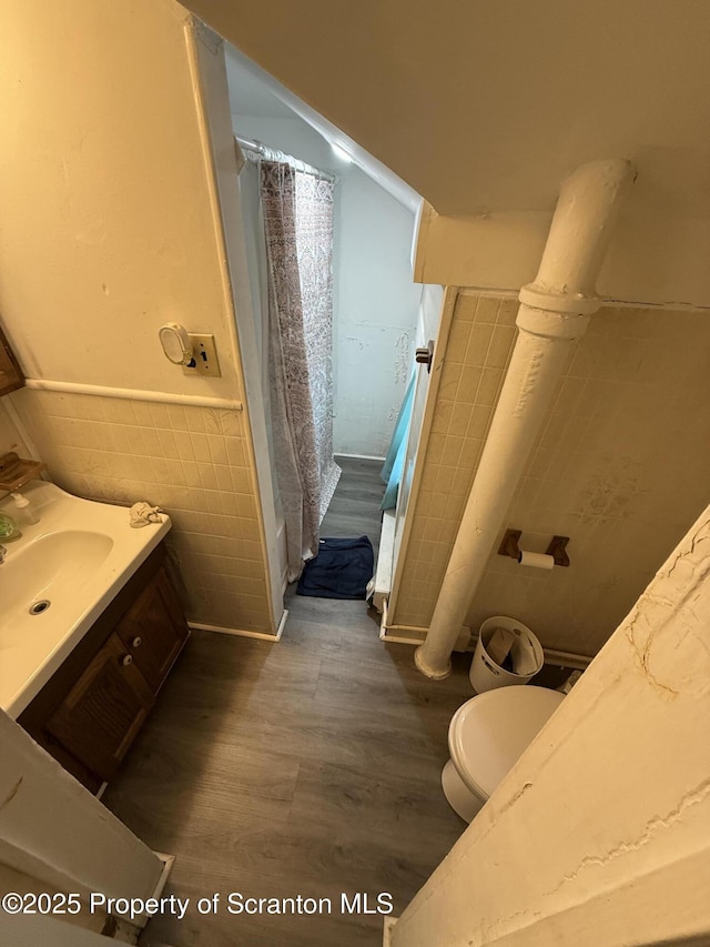 121 Throop St, Scranton, PA 18508 - bathroom with toilet, wainscoting, wood finished floors, and tile walls