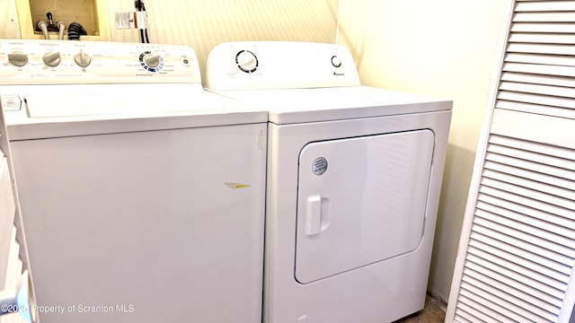 clothes washing area with washing machine and clothes dryer