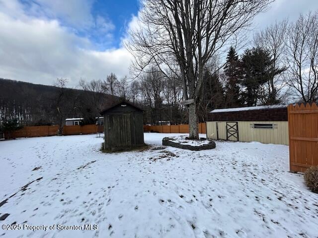 view of yard layered in snow