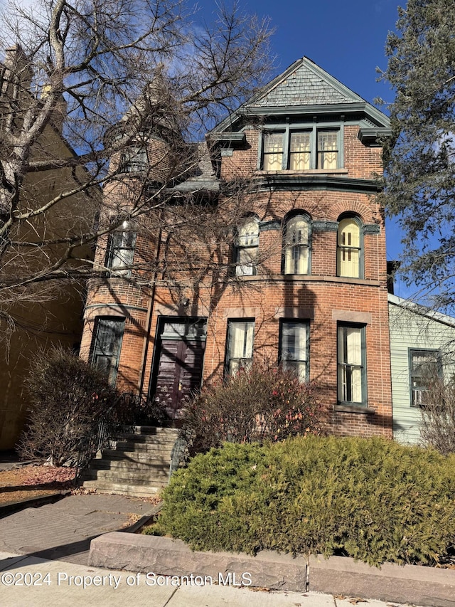 view of front facade